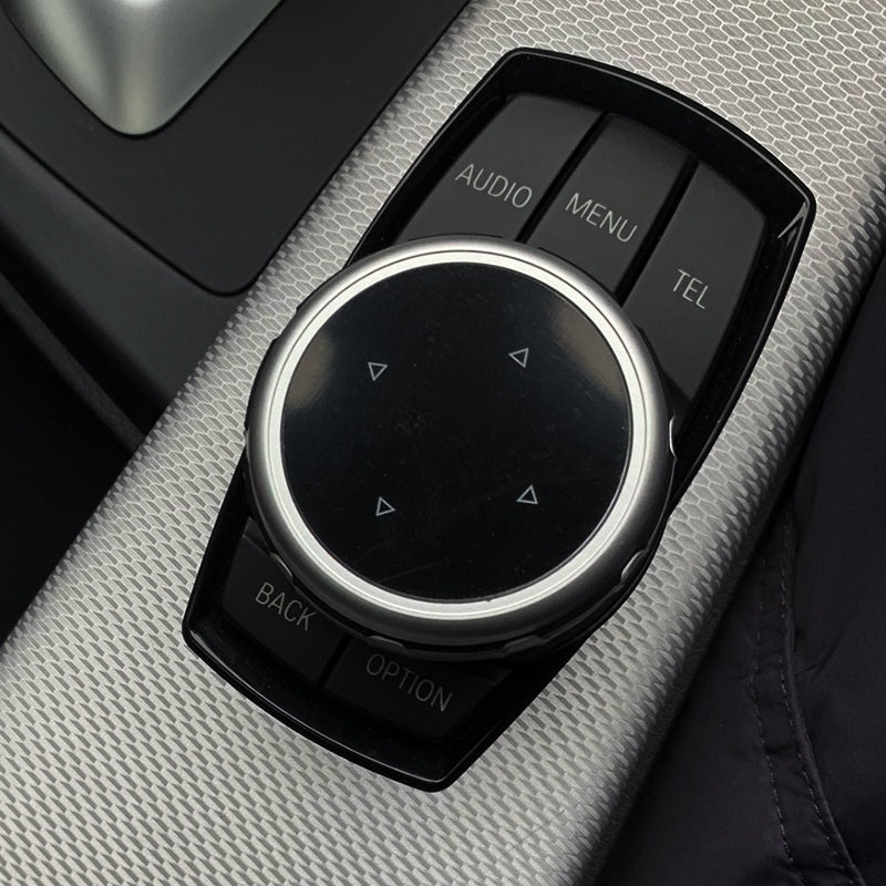 Multimedia Knopf Innenraummodifikation